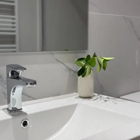 River Terrace Apartmán *
