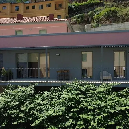 River Terrace Apartmán *